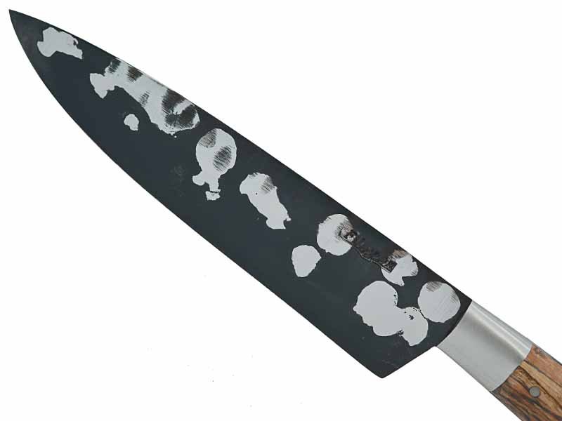 Adelar Filippon faca Cheff para colecionador forjado em aço Go May padrão zebra. Empunhadura em Spalted de plátano estabilizado, 33 cm