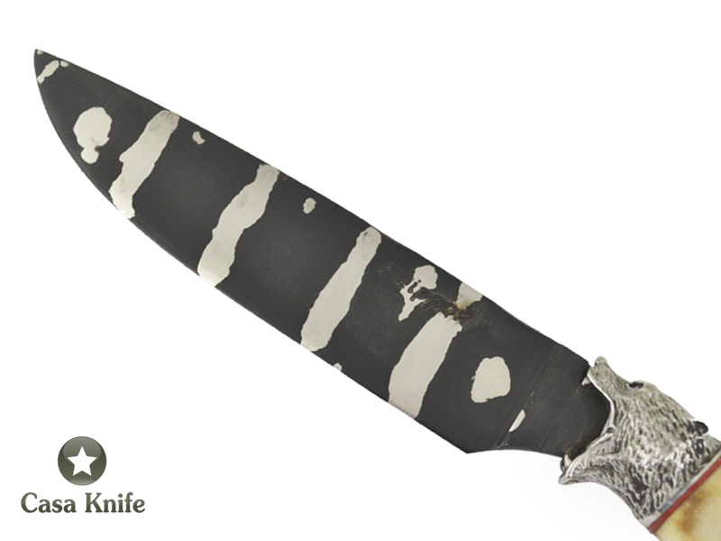 Adelar Filippon faca para colecionador forjado em aço Go May padrão zebra. Empunhadura em Chifre de Cervo, 27 cm