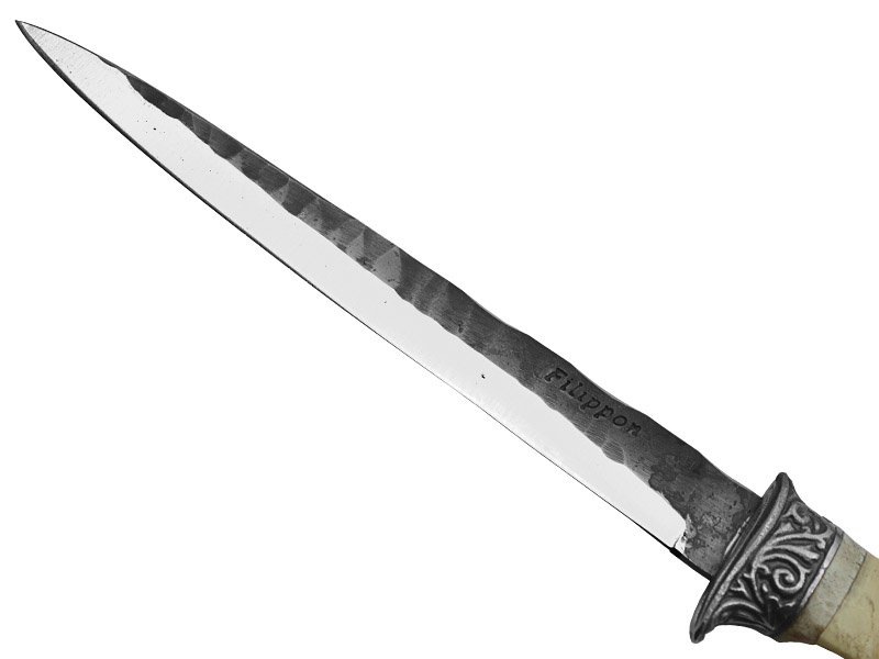 Adellar Filippon faca para colecionador em aço inox brut forge. Empunhadura em dente de javali, 29 cm