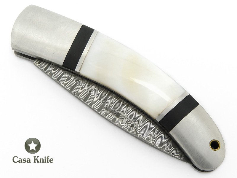 Canivete em aço damasco com empunhadura em madrepérola 13 cm