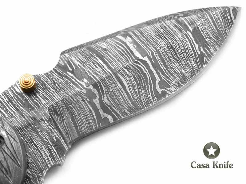 Canivete para colecionador em aço damasco com empunhadura em osso de camelo tingido 18 cm