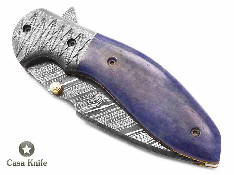 Canivete para colecionador em aço damasco com empunhadura em osso de camelo tingido 18 cm