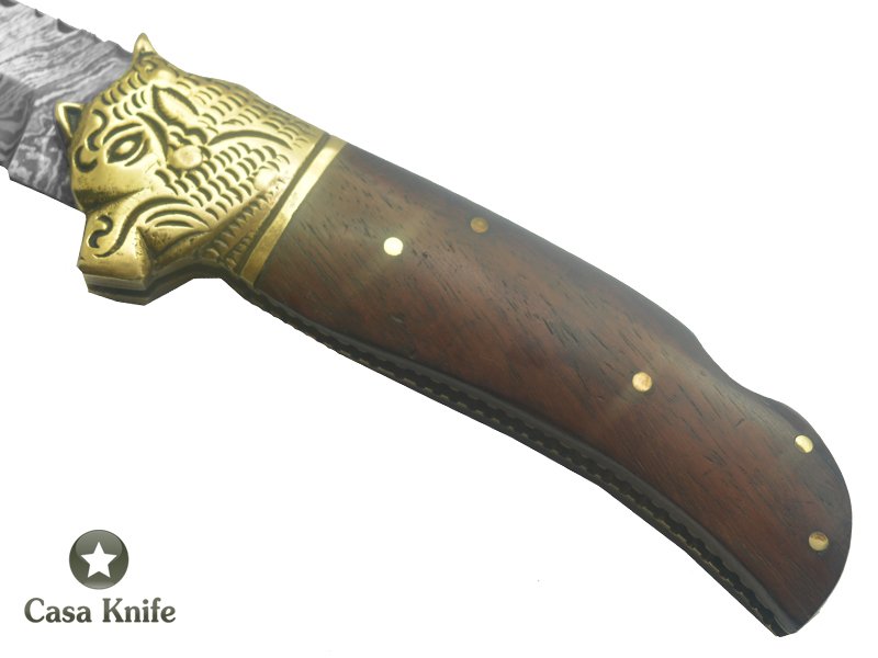 Canivete para colecionador forjado em aço damasco. Empunhadura em Imbuia, 19 cm