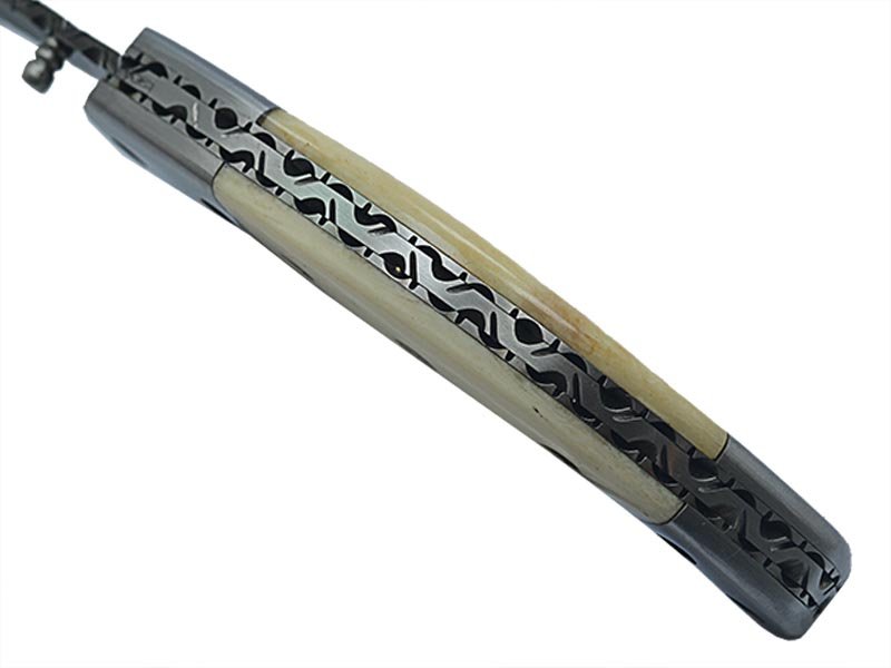 Canivete para colecionador forjado em aço damasco. Empunhadura em osso, 21 cm