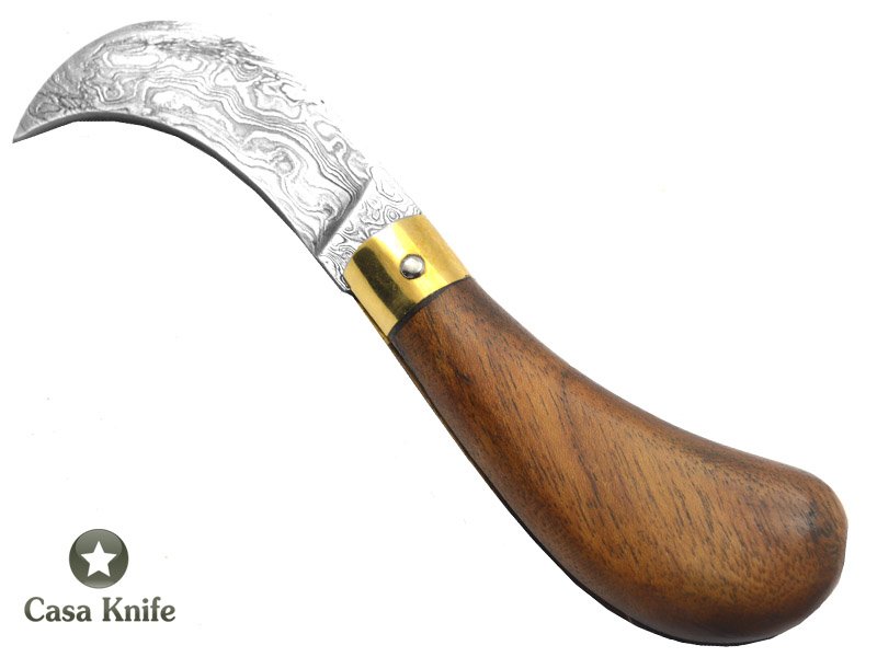 Canivete tipo Britola para colecionador forjado em aço damasco. Empunhadura em Madeira Teca, 16 cm