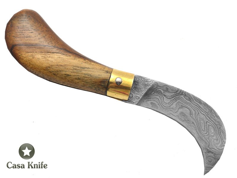 Canivete tipo Britola para colecionador forjado em aço damasco. Empunhadura em Madeira Teca, 16 cm