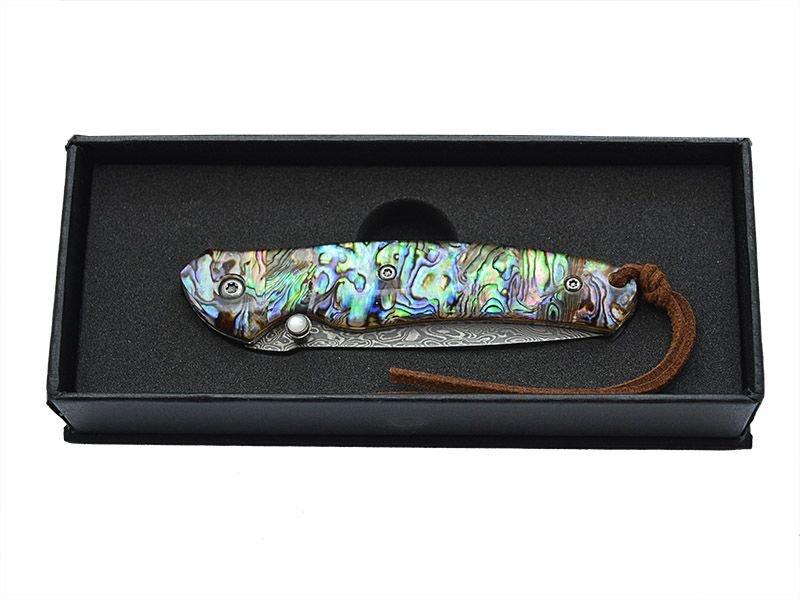 Canivete para colecionador em aço damasco com empunhadura em abalone natural 18 cm