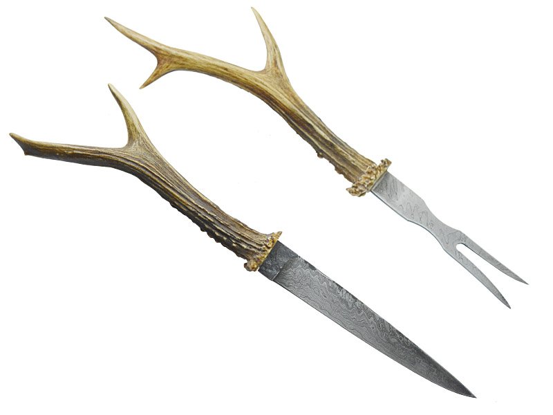 Adelar Filippon Conjunto de faca e garfo para colecionador em aço damasco. Empunhadura em chifre de veado De Roe, 31 cm