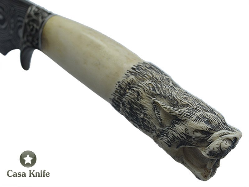 Faca churrasco Montecristo para colecionador forjado em aço damasco padrão aleatório. Empunhadura Chifre de cervo esculpido, 38 cm
