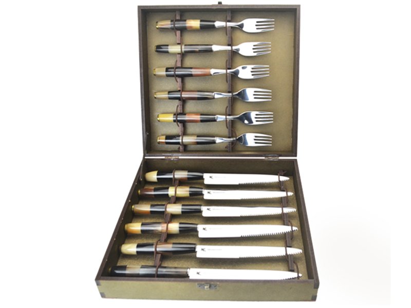 Monte Cristo Conjunto de garfos e facas em aço cirurgico 316 para colecionador. Empunhadura em Osso de Boi e Búfalo.