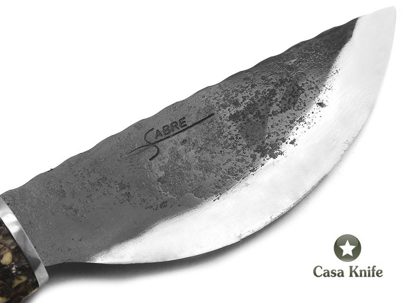 Sabre faca para correar em aço 1080 oxidado com empunhadura em chifre de cervo esculpido 30 cm