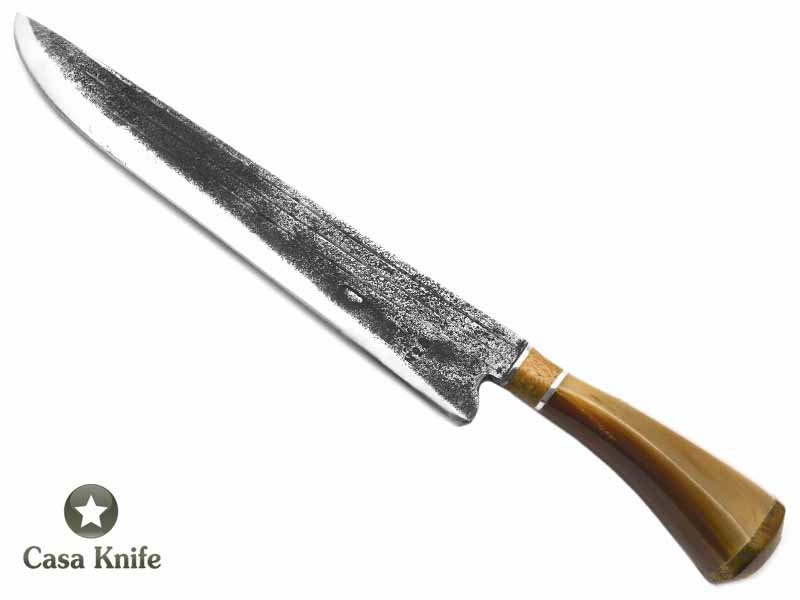 Touro faca para colecionador em aço carbono com empunhadura em osso e madeira 36 cm