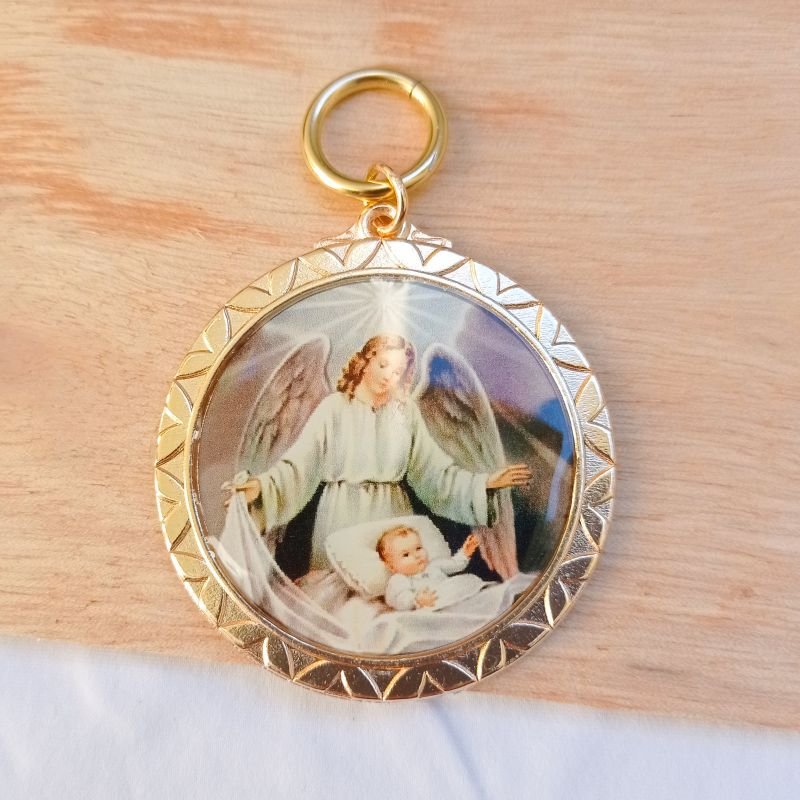 Medalhão de berço Anjo da Guarda com bebê