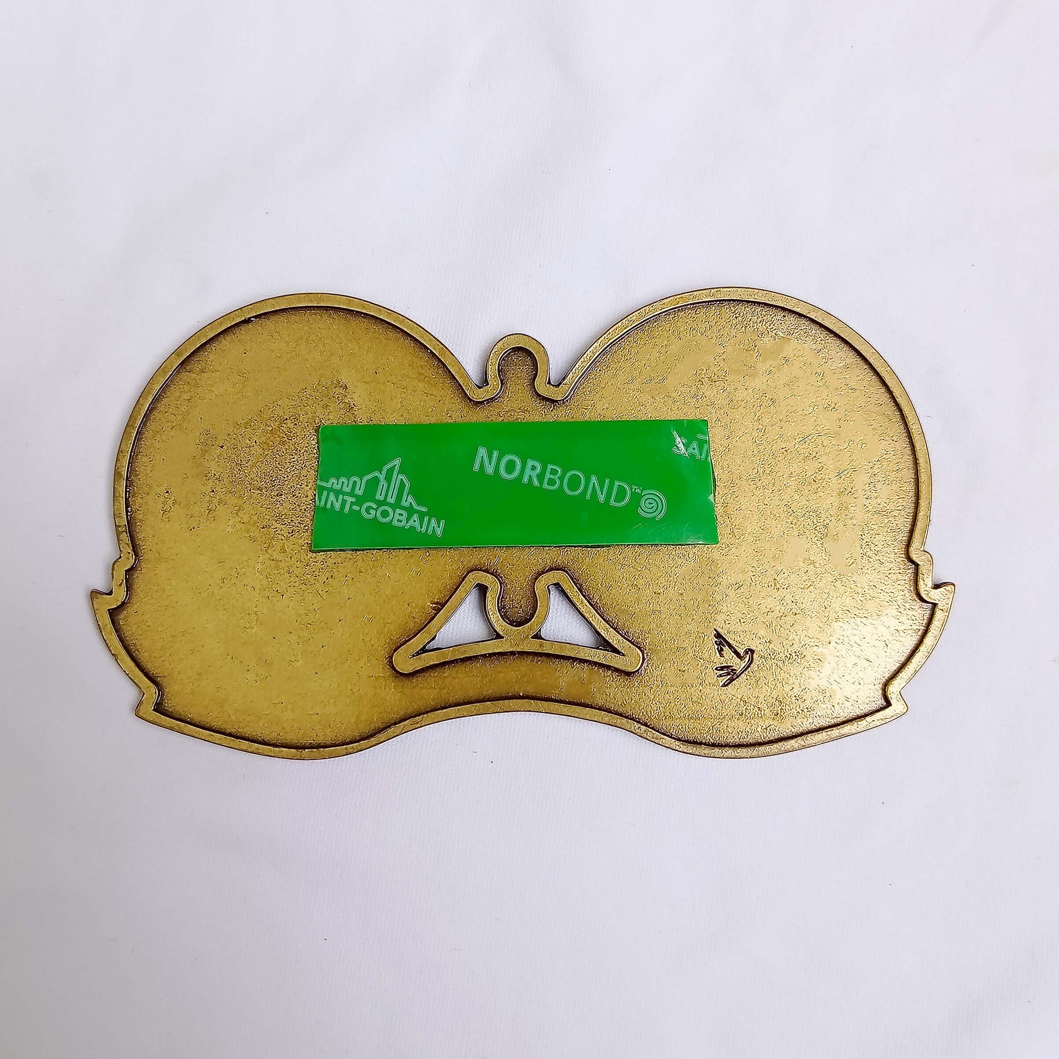 Medalhão de porta São Bento dourado envelhecido