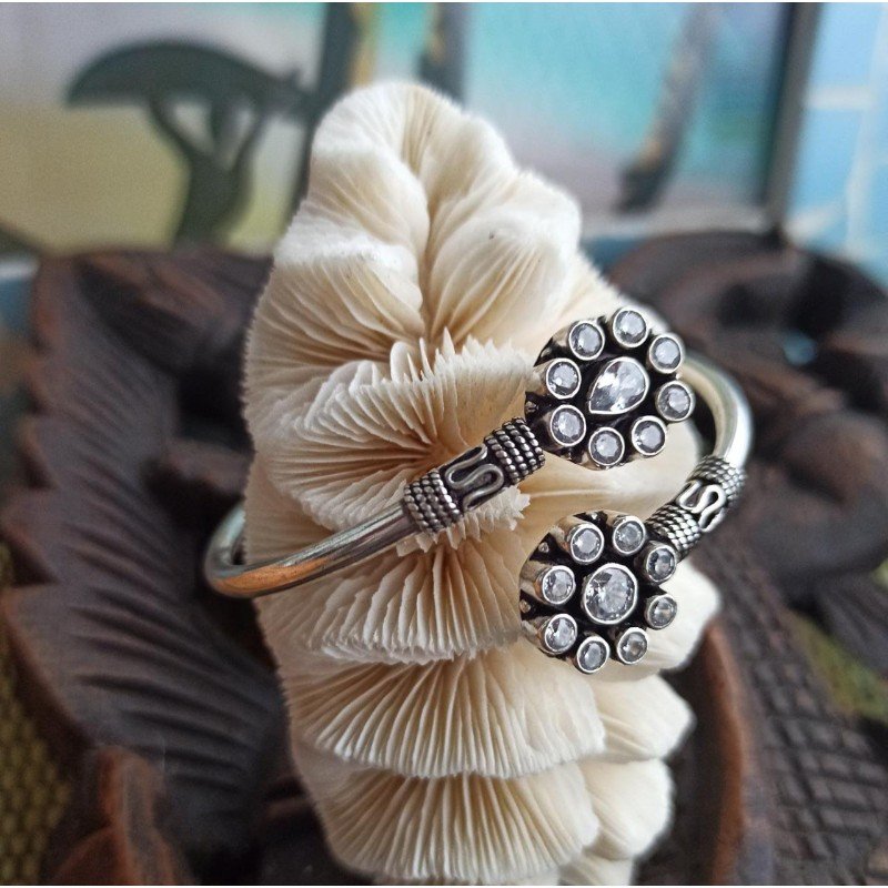Pulseira Bracelete em Prata 925 Flores - Com Zircônia 6cm de diâmetro