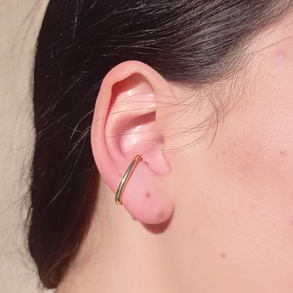Piercing Ear Hook Liso Folheado a Ouro 18K