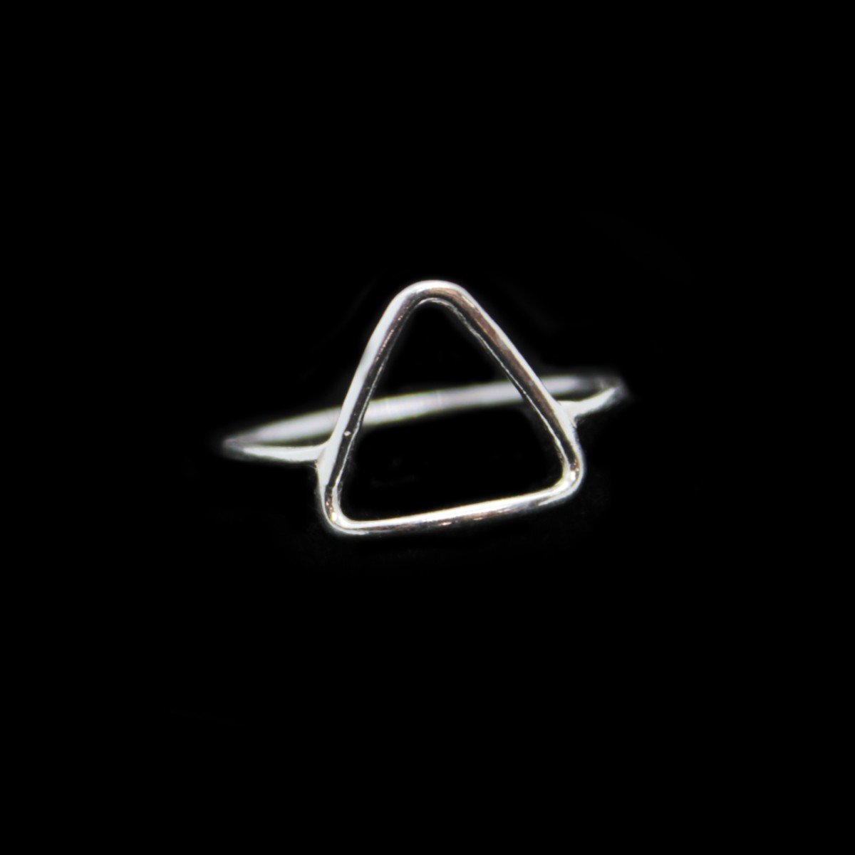 Anel de prata de triangulo