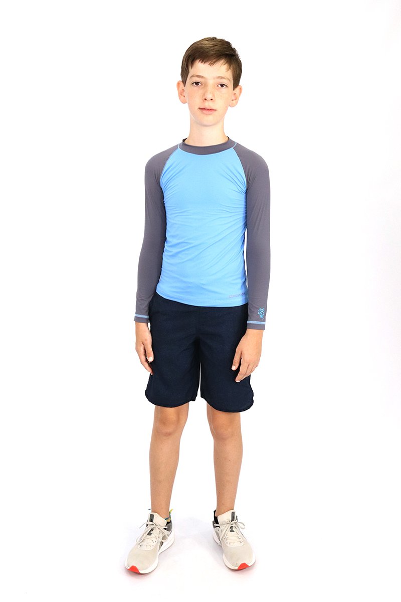 Camiseta UV infantil com recortes manga longa