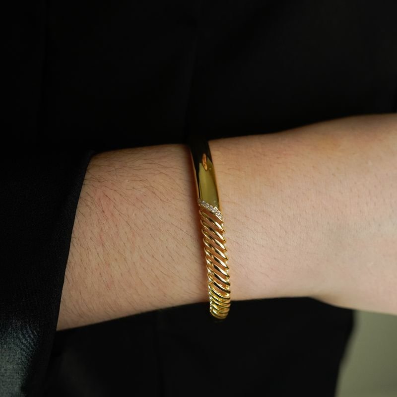Bracelete com detalhes vazados Banhado a Ouro 18k