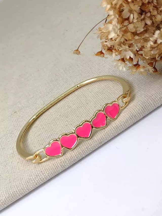 Bracelete Resinado Coracões Rosa Neon 501