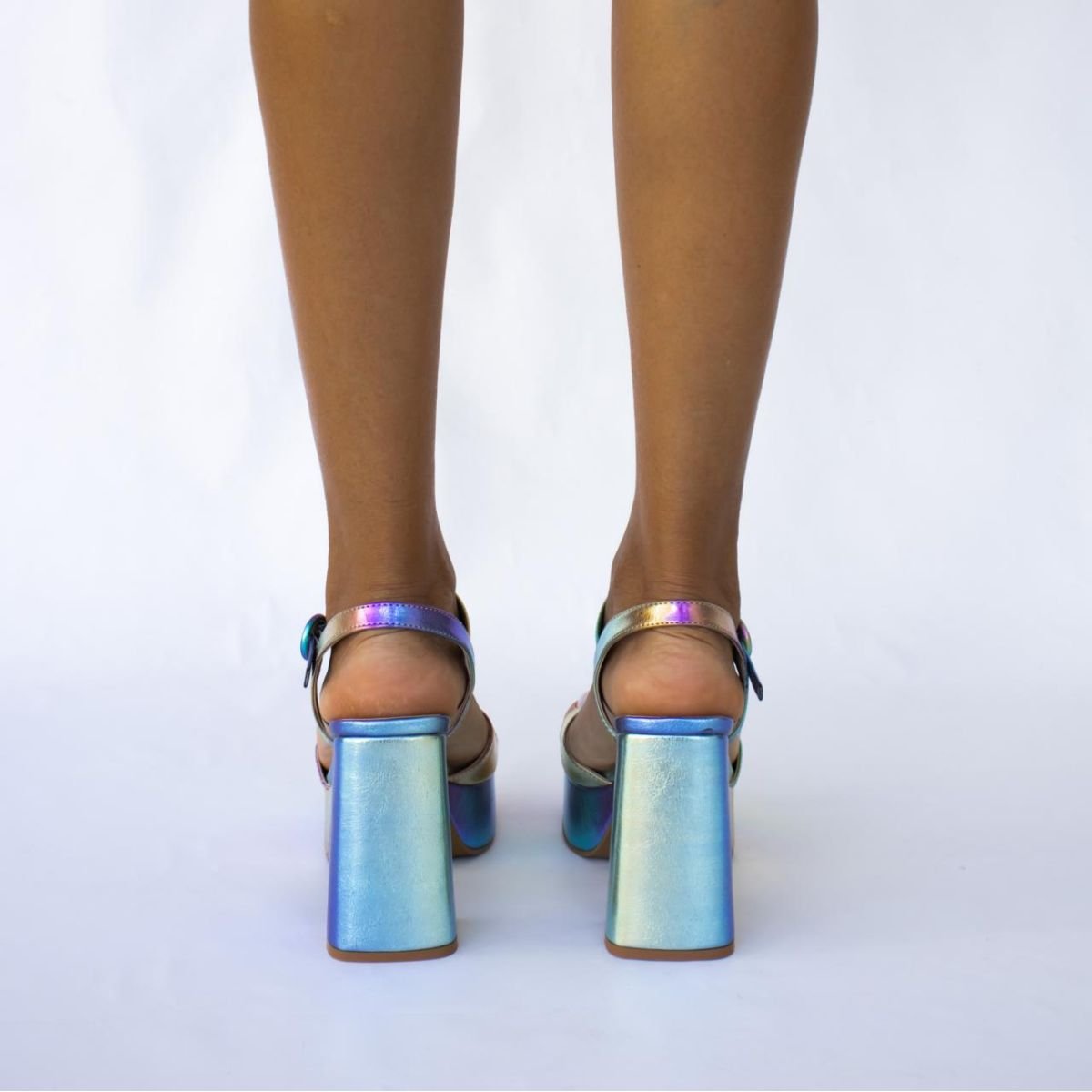 Sandália meia pata Ilana - Holográfica